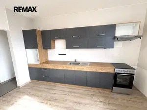 Pronájem bytu 4+kk, Velký Osek, U hřiště, 84 m2