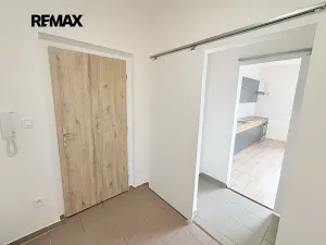Pronájem bytu 4+kk, Velký Osek, U hřiště, 84 m2