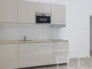 Pronájem bytu 1+kk, Praha - Smíchov, Pod Barvířkou, 32 m2