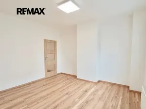 Pronájem bytu 2+kk, Praha - Podolí, Na hřebenech I, 38 m2