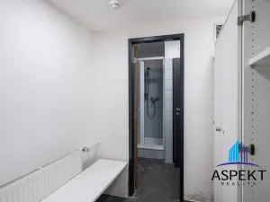 Pronájem kanceláře, Praha - Chodov, Líbalova, 115 m2