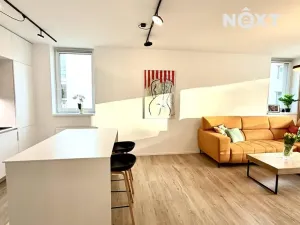 Prodej bytu 3+kk, Hluboká nad Vltavou, U Parku, 74 m2