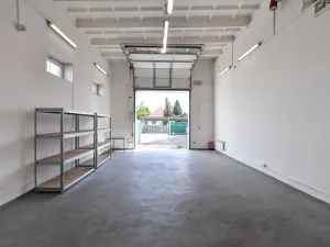 Prodej obchodního prostoru, Praha - Horní Počernice, Komárovská, 210 m2