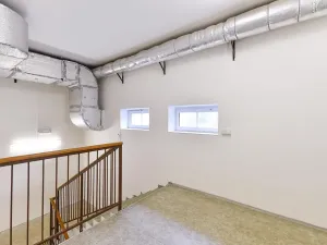 Prodej obchodního prostoru, Praha - Horní Počernice, Komárovská, 210 m2