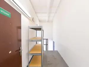 Prodej obchodního prostoru, Praha - Horní Počernice, Komárovská, 210 m2
