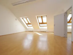 Pronájem kanceláře, Praha - Smíchov, Štefánikova, 82 m2