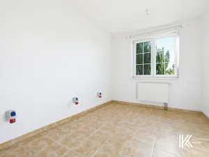 Prodej kanceláře, Hrochův Týnec, 356 m2