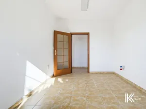 Prodej kanceláře, Hrochův Týnec, 356 m2