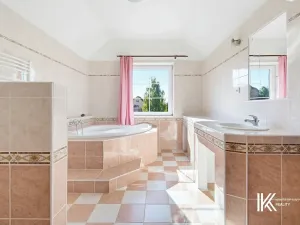 Prodej kanceláře, Hrochův Týnec, 356 m2