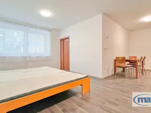 Pronájem bytu 2+kk, Holice, Bratří Čapků, 54 m2