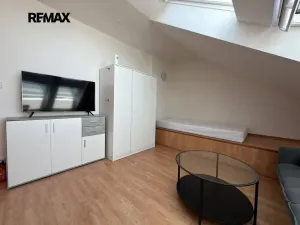 Pronájem bytu 2+kk, Praha - Dejvice, Koulova, 43 m2