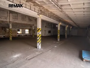 Pronájem skladu, Hovorany, 262 m2