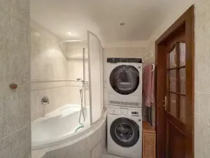 Prodej bytu 4+1, Praha - Kobylisy, Luhovská, 86 m2