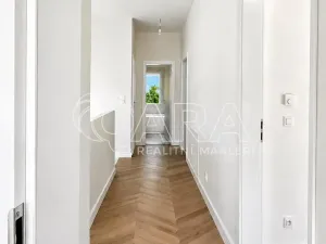 Prodej rodinného domu, Kamenice, Lomená, 156 m2