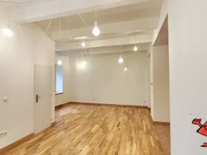 Pronájem kanceláře, Praha - Vysočany, Mlékárenská, 48 m2