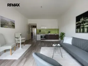 Pronájem bytu 2+kk, Praha - Holešovice, Farského, 51 m2