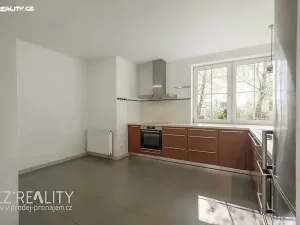 Prodej rodinného domu, Praha - Lipence, Na Bambouzku, 308 m2