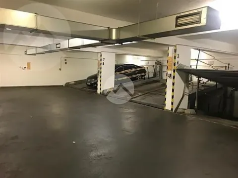 Pronájem garážového stání, Praha - Vinohrady, Americká, 12 m2