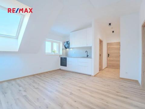 Pronájem bytu 2+kk, Kolín, Školská, 36 m2