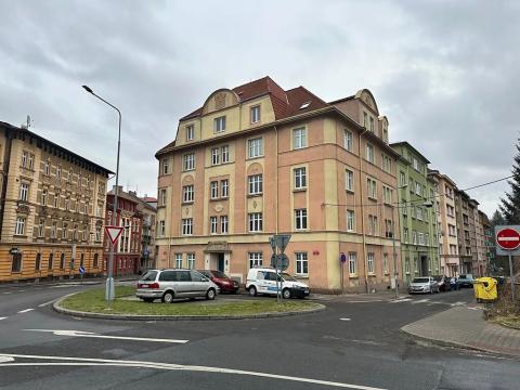 Pronájem atypického bytu, Děčín, Revoluční nám., 65 m2