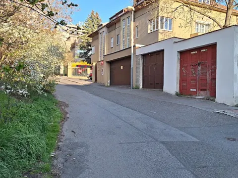 Pronájem garáže, Praha - Smíchov, Podbělohorská, 15 m2