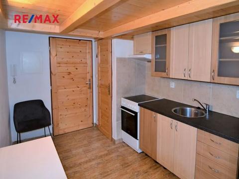 Pronájem bytu 1+kk, Praha - Smíchov, Plzeňská, 29 m2