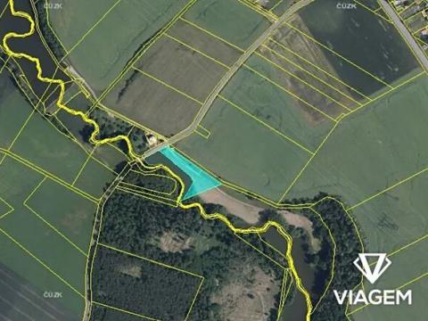 Prodej podílu pole, Dalešice, 1330 m2