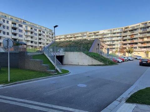 Pronájem garážového stání, Olomouc, Šantova, 13 m2