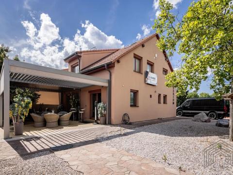 Prodej obchodního prostoru, Zeleneč, Jitrocelová, 150 m2