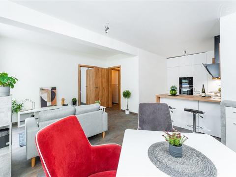Pronájem bytu 2+kk, Praha, Plzeňská, 52 m2