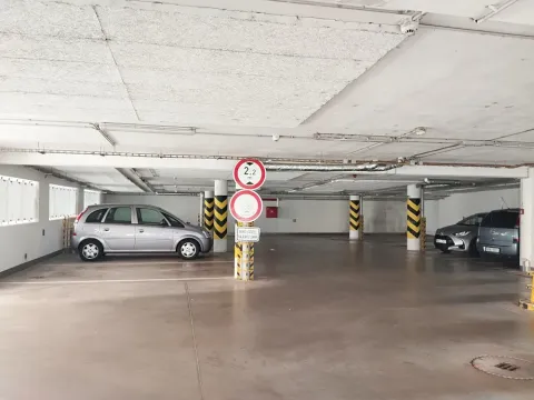 Prodej garážového stání, Hradec Králové, třída Edvarda Beneše, 6 m2