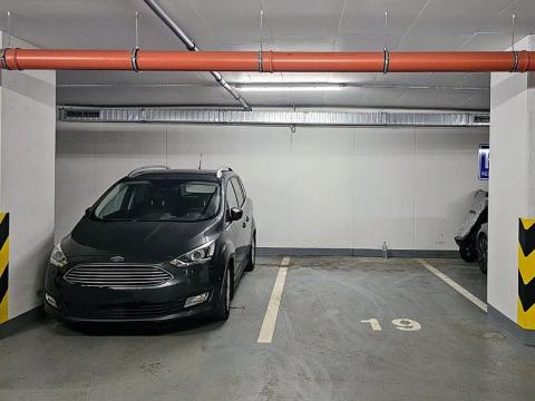 Pronájem garážového stání, Praha - Hloubětín, Saarinenova, 12 m2