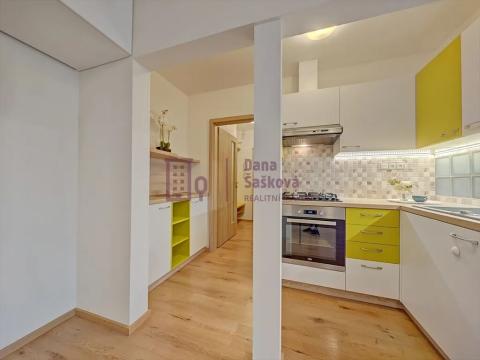 Pronájem bytu 2+kk, Jindřichův Hradec, sídliště Vajgar, 42 m2