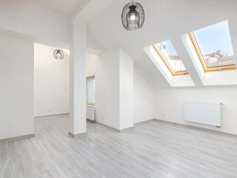 Pronájem bytu 1+kk, Praha - Vršovice, Košická, 35 m2