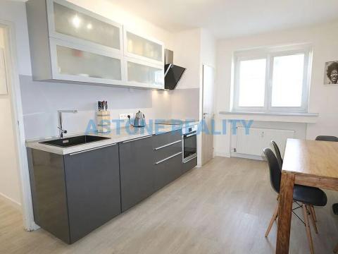 Pronájem bytu 2+1, Praha - Vršovice, Karpatská, 55 m2