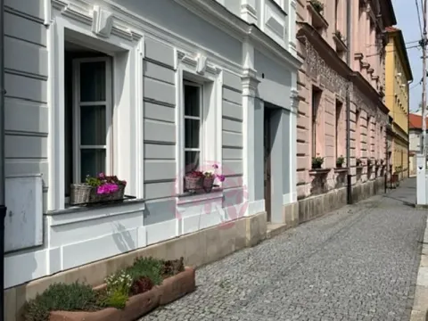 Pronájem obchodního prostoru, Kostelec nad Černými lesy, náměstí Smiřických, 63 m2