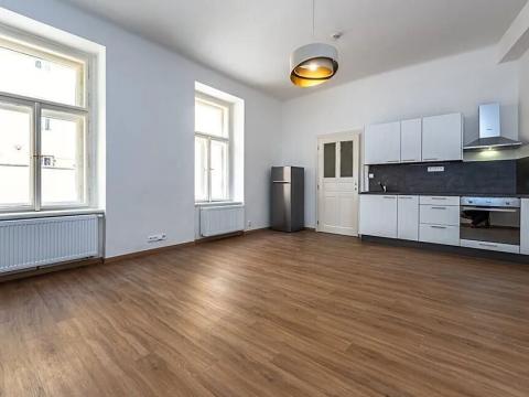 Pronájem bytu 1+kk, Praha - Nové Město, Lípová, 35 m2