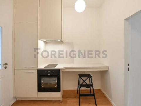 Pronájem bytu 1+kk, Praha - Podolí, U Kublova, 29 m2