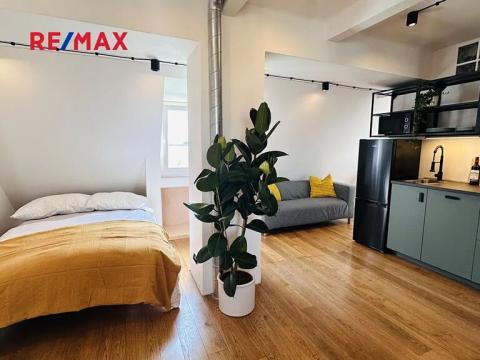 Pronájem bytu 1+kk, Praha - Holešovice, Veverkova, 36 m2
