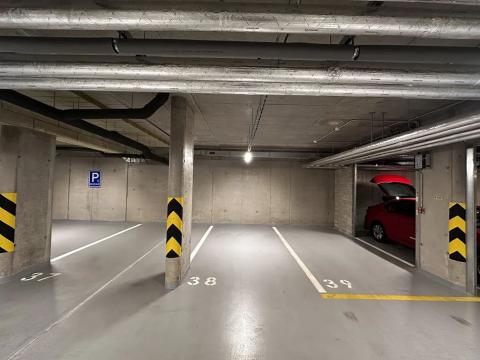 Pronájem garážového stání, Praha, 16 m2