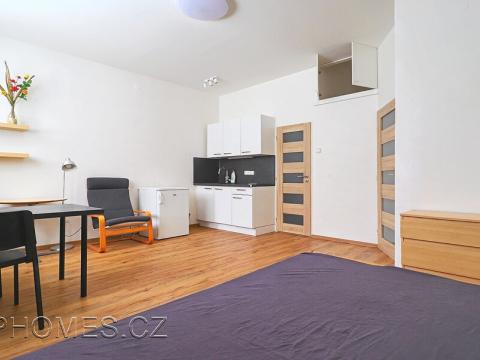 Pronájem bytu 1+kk, Praha - Nusle, Petra Rezka, 32 m2