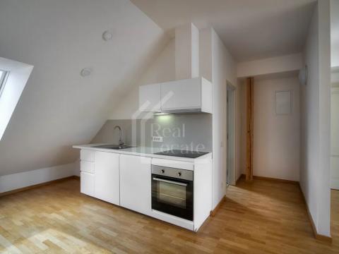 Pronájem bytu 1+kk, Praha - Karlín, Sokolovská, 76 m2