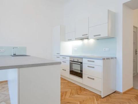 Pronájem bytu 4+kk, Praha, Křižíkova, 2 m2