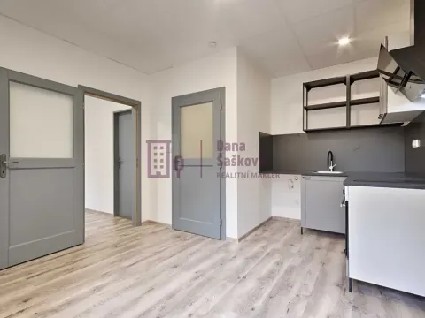 Pronájem bytu 2+kk, Jindřichův Hradec, Miřiovského, 34 m2