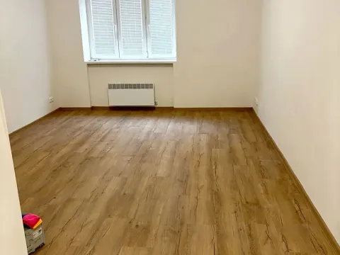 Pronájem bytu 1+kk, Praha - Vršovice, Sámova, 34 m2