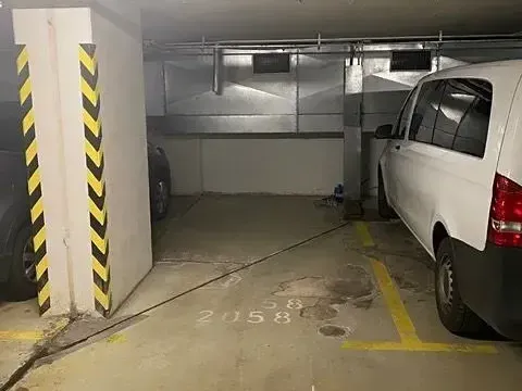 Pronájem garážového stání, Praha - Stodůlky, Petržílkova, 15 m2