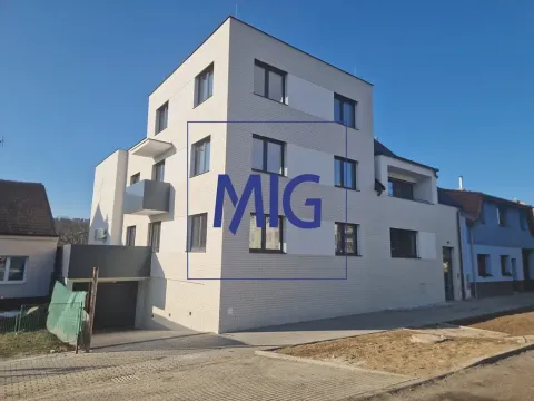 Prodej garážového stání, Brno, Fryčajova, 14 m2