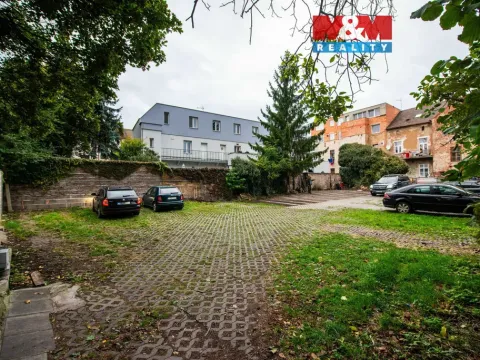 Pronájem garážového stání, Pardubice - Zelené Předměstí, Hronovická, 400 m2