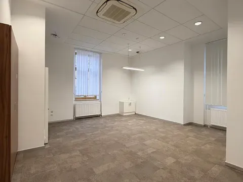 Pronájem kanceláře, Cheb, Obrněné brigády, 40 m2