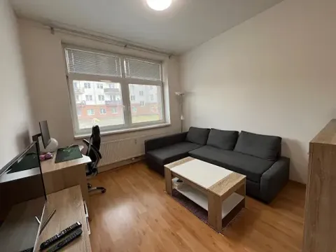 Pronájem bytu 2+kk, Milovice, Slepá, 37 m2
